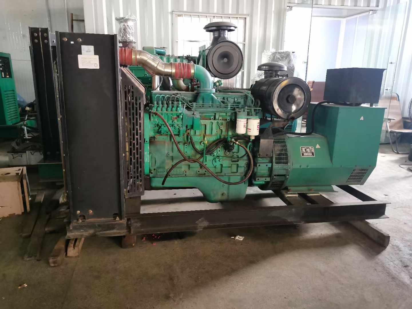 临江发电机租赁如何确定电缆的承载电流是否在安全范围内？