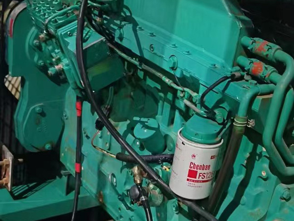 临江如何确定新的发电机组控制系统是否与原系统兼容？